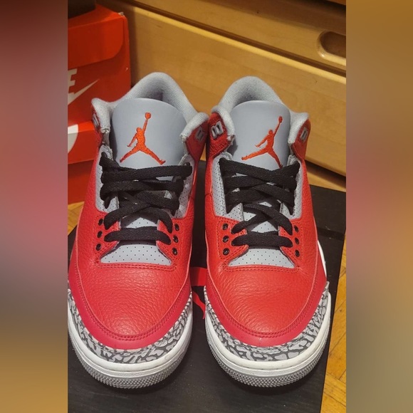 Jordan 3s Fire Red - Picture 2 of 3